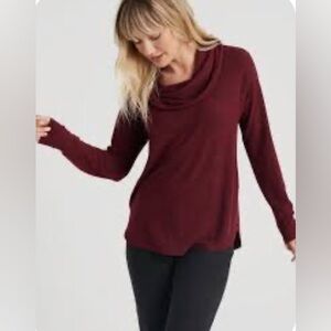 Lucky Brand XL Cowl Neck Sweater. Includes 1 front pockets for both hands